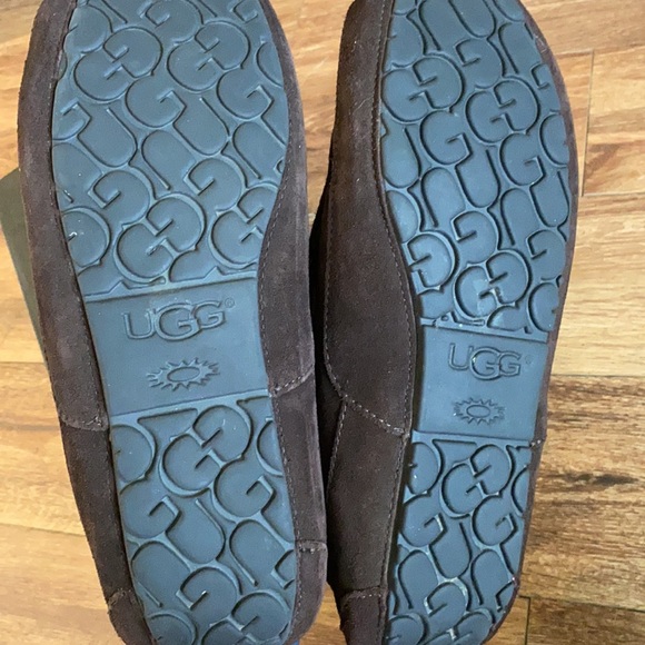 UGG Men’s Ascot Suede Slipper